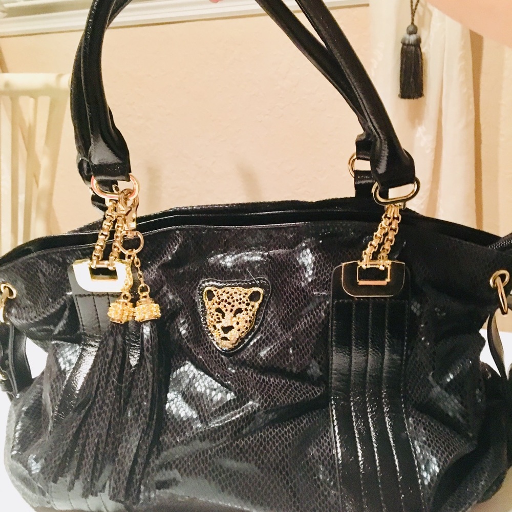 Ladies black shiny Galian cougar handbag New